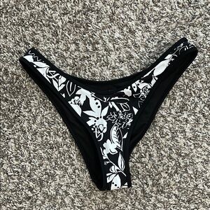 Victoria Secrte Black and White Floral Women's Swim Bottom Size Small